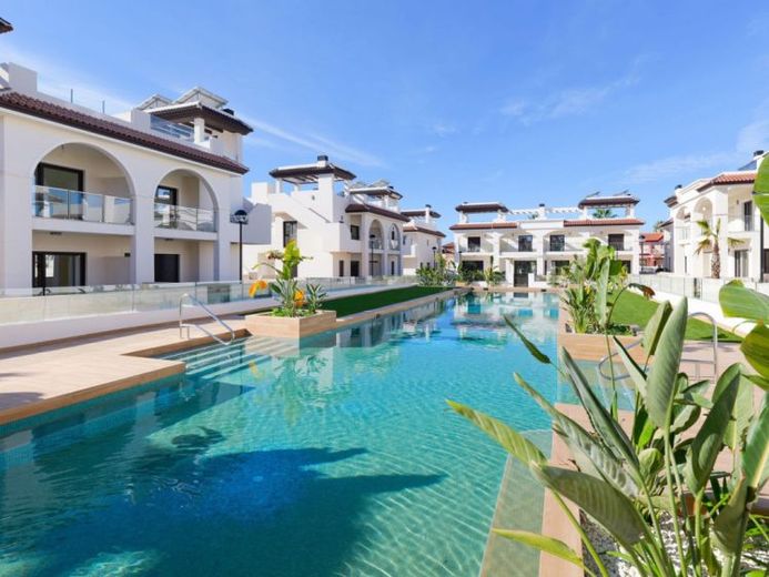 Schönes Penthouse mit großem Pool – Foto 1