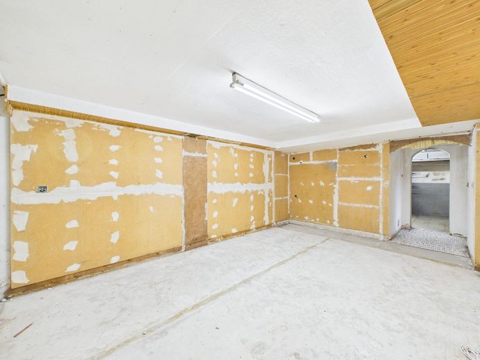 Edles Reihenmittelhaus in gepflegter Umgebung – Kellerraum I mit Gartenausgang
