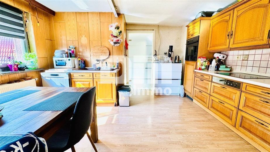 Schönes Wohnhaus mit Doppelgarage, Terrasse und Nebengelass in Traumlage – OG / DG Küche / EBK