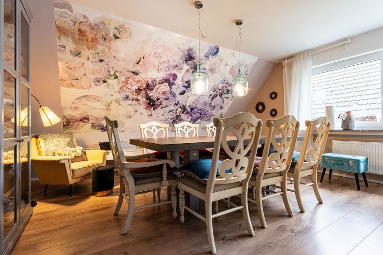 vielseitig verwendbares Zweifamilienwohnhaus im anerkannten Naturschutzgebiet – Wohnzimmer - 1.OG