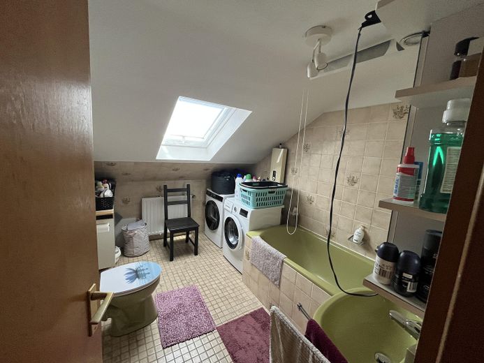 2.5-room attic apartment with large balcony & view of the greenery in Bochum-Harpen – Bad