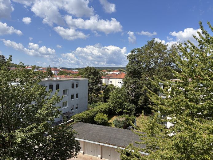 Vollsanierte Dachterrassen-Maisonette Wohnung in Regensburger Bestlage – Blick vom Dach 