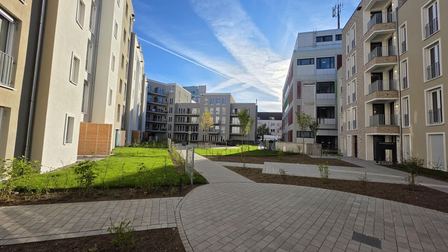 3-Zimmer-Neubauwohnung mit Balkon & Weitblick über Darmstadt – EBK, Parkett & TG – Innenhof