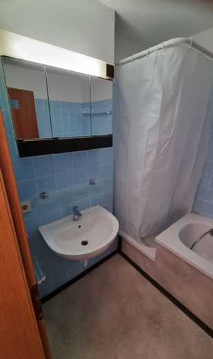 Wohnung mit grandioser Aussicht im 8.OG zu verkaufen – Badezimmer 1