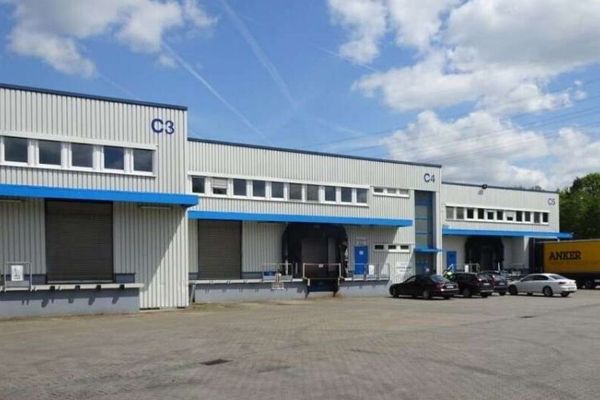981 m² Lagerfläche ( Rampe + ebenerdig ) + 120 m² Bürofläche