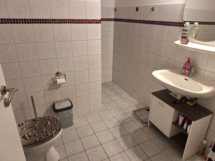 Mehrgenerationenhaus plus Gewerbe – Bad Kinderzimmer 2