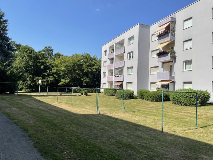 Renoviert und gut vermietet - ideale Kapitalanlage – Rückseite 