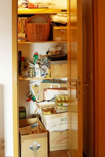 Avis aux investisseurs : duplex habité et meublé de 4 pièces avec cuisine, salle de bains et WC supplémentaires, dans un quartier calme proche du centre – Abstellraum unten