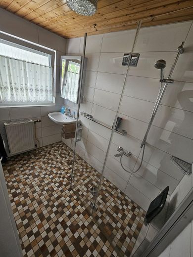 WG Zimmer zu vermieten – Bad - EG