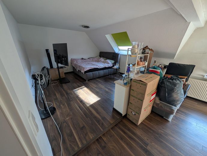 Casa bifamiliare centrale, ampio giardino consolidato, garage doppio, impianto fotovoltaico, senza provvigione – Schlafzimmer 1 OG