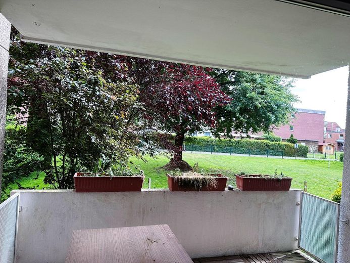Großzügige 4,5-Zimmer-Wohnung mit Balkon und Blick ins Grüne – Balkon