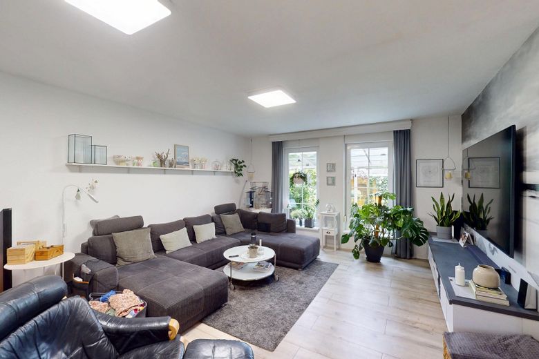 Bezugsfertige Doppelhaushälfte bei Berlin mit schöner Gartenanlage und guten Anbindungen – Wohnbereich