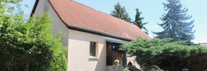 Quattro porzioni di bifamiliare affittate, incl. garage, come solido investimento immobiliare a Borsdorf vicino a Lipsia