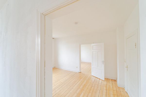 3-Zimmer-Altbauwohnung, 91 m², mit Balkon und Gemeinschaftsgarten