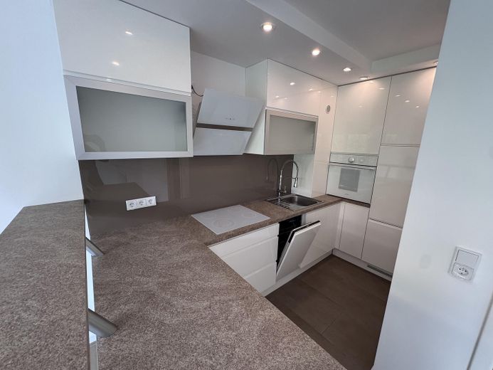 Lichtdurchflutete 2,5-Zimmer-Maisonette, Terrasse und Garten – frisch renoviert & sofort beziehbar – Moderne EBK mit Spülmaschine