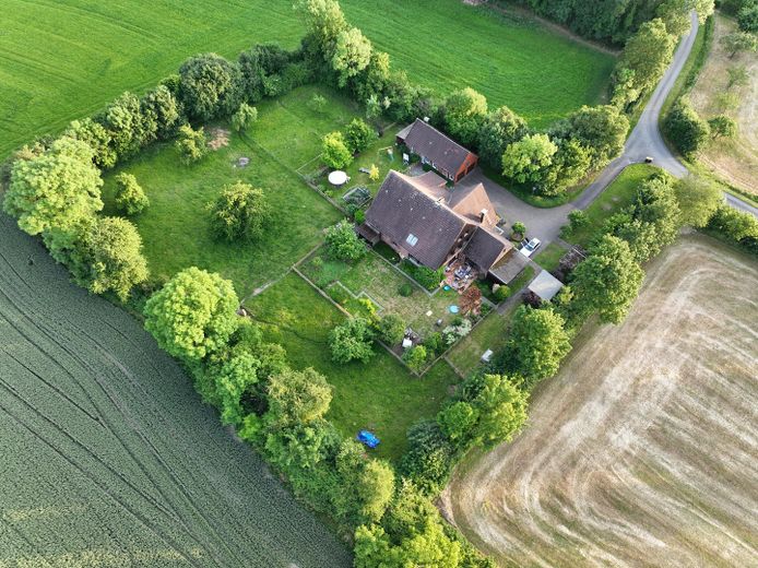 Idyllisches Leben auf dem Land mit Potenzial – Vogelperspektive I