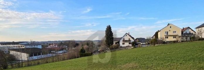 ZENTRALES BAUGRUNDSTÜCK - DENNOCH RUHIG