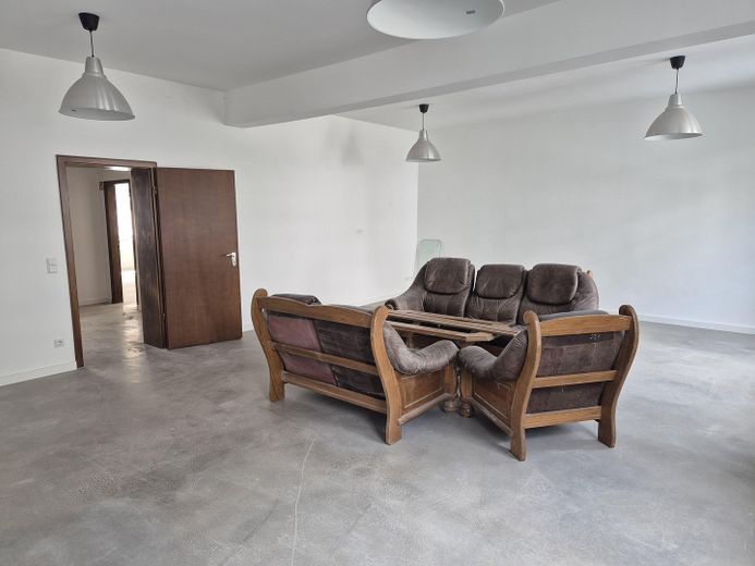 Friedrich-Ebert-Str. Loftetage mit ca 100qm, Meeting CoWorkingSpace, Asia Viertel im CBD – Vermietung ohne Wohnmöbel