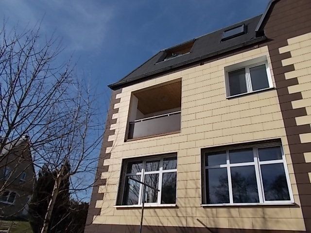 Große DG 2-Zimmer mit Balkon, Laminat, 2x Abstellraum und Wanne in idyllischer Lage! – DSCN2026