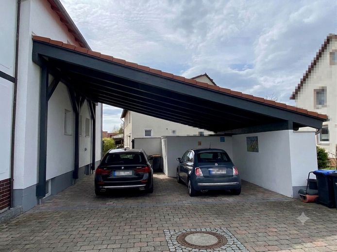 Einfamilienhaus mit Einliegerwohnung in Gerlenhofen – Außen Carport