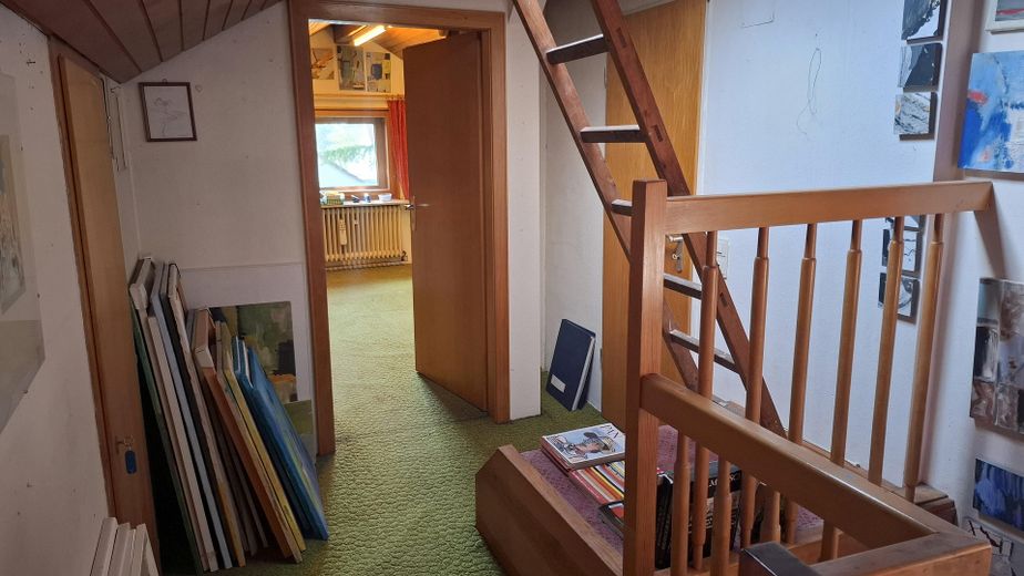 Freistehendes Einfamilienhaus in Bestlage von Wiesbaden-Bierstadt – Flur Dachgeschoss