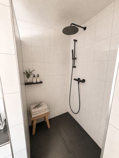 5% di ammortamento fiscale - Vivere con stile su 92 m² o affittare con rendimento – The Middle Apartment – Ebenerdige Dusche
