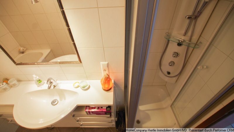 Spacieuse maisonnette au design loft très lumineux et ouvert, avec grand balcon ainsi qu’un mobilier vintage élégant, pour 3 à 12 mois à proximité immédiate du Lorettoberg, dans le quartier de Wiehre à Fribourg – d7d39233735d8138237f728f8a46d71f766d10af.jpg