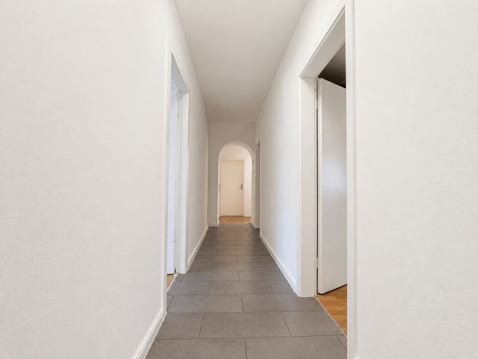 Wohnungspaket mit ca. 5,16 % Bruttorendite, Stellplätzen und Ausbaureserve in Schwarzenbek – Flur Blick eingang