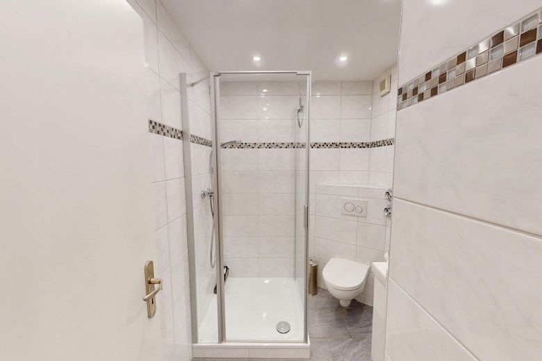 Céntrica y tranquila en Schwabing: Bonito apartamento con 2 balcones, ascensor y cerca del Englischer Garten – Badezimmer