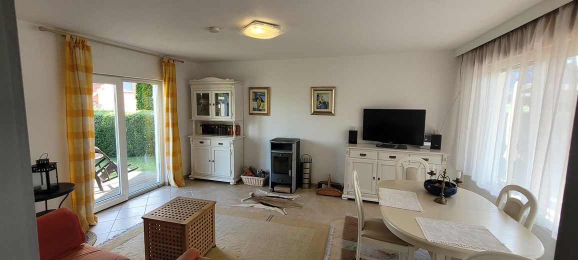 Wohnzimmer mit Kamin