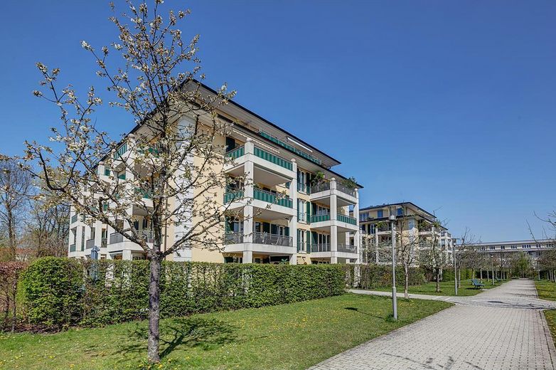 Stilvoll wohnen in Moosach/Nymphenburg: Helle 2-Zimmer-Wohnung mit Balkon in idyllischer Wohnanlage – Wohnanlage