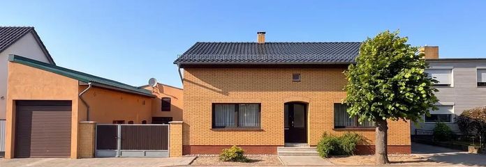 Gepflegte Immobilie in Massivbauweise mit weitläufigem Garten & vielen Nebengebäuden (ohne Makler)