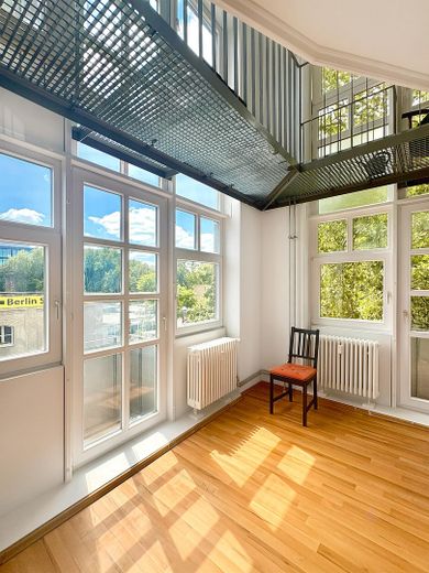 Potsdamer Platz – Lichte Maisonette am Park: Bezugsfrei, Provisionsfrei! – Wintergarten mit 5 Meter Licht