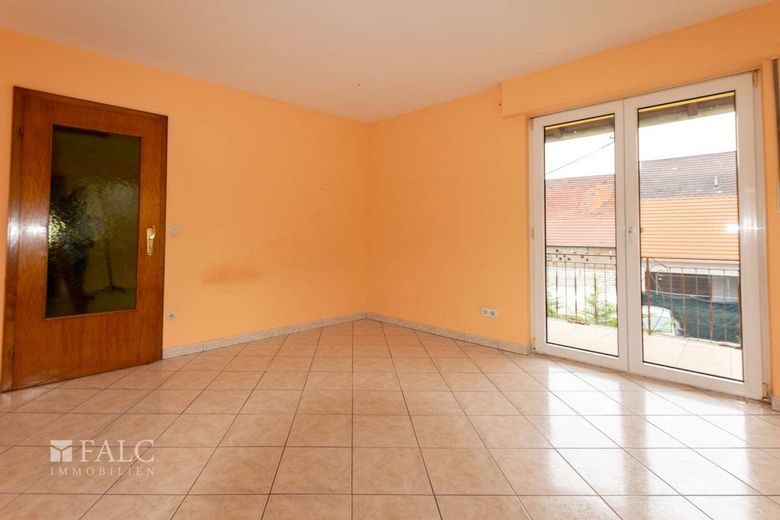 Liegenschaft zur Projektentwicklung mit Wertsteigerungspotential – Zimmer mit Balkon
