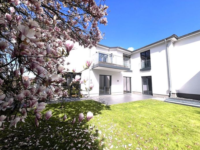 Moderne Obergeschosswohnung mit 2 Balkonen, Tiefgarage und Aufzug im Stadtgartenviertel Hagen – Gartenansicht