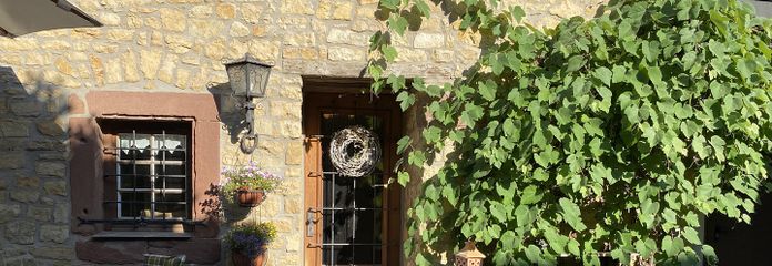 Idyllischer Rückzugsort: Charmantes Bruchsteinhaus mit toskanischem Innenhof – Willkommen!