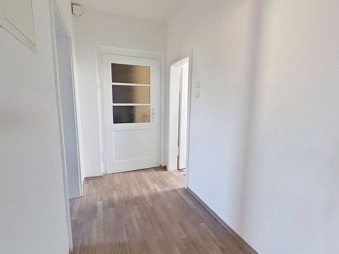 Bellissimo appartamento di 2 locali con ampia cucina e bagno con vasca – Flur