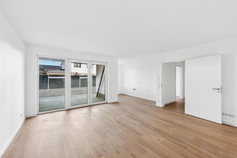 Stillvolle 4-Zimmer EG Neubauwohnung KFW 40 (Wärmep.+PV) mit Terrasse, Garten, Parkplatz – Wohnzimmer/offene Küche