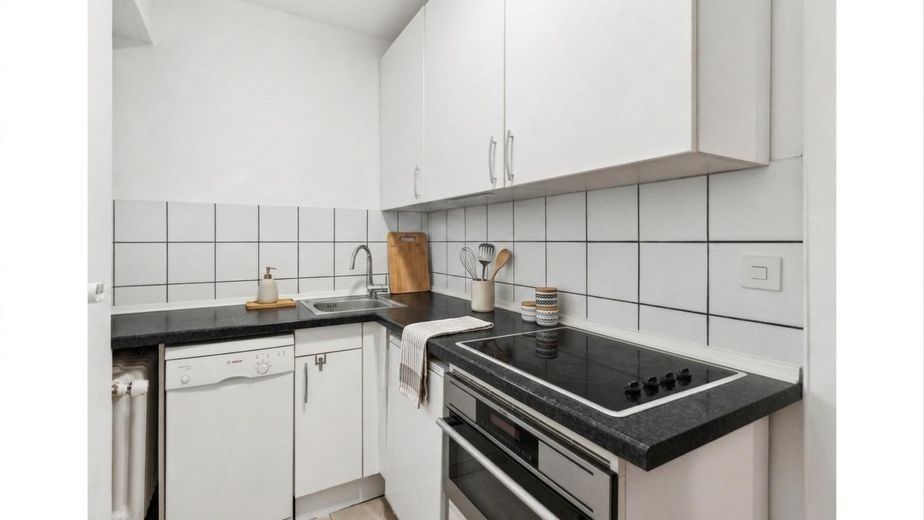 Luminoso appartamento di 1 locale a Monaco-Sendling, 1° piano, balcone esposto a ovest, affittato, da privato – Küche