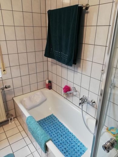 Charmante 3,5-Zimmer-Dachgeschosswohnung in ruhiger Wohnlage von Winnenden – Bad