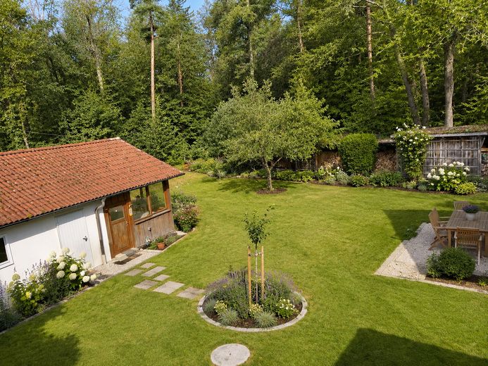 Ampia casa nel verde – utilizzo versatile, disponibile a breve | 659.000 € – BEISPIELBILD Gartengestaltung