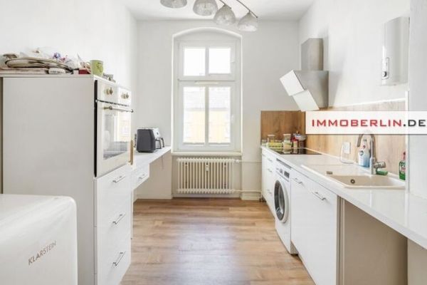 IMMOBERLIN.DE - Schönes Ambiente: Altbauwohnung mit Balkon in ruhiger Stadtlage