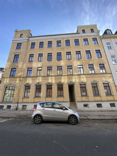 Großzügige DG 2-Zimmer mit Laminat, EBK, Balkon und Wannenbad! – IMG_3799