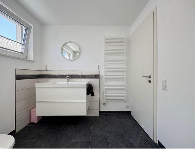 Raum zum Entfalten: Haus in Friedberg mit 120 Quadratmetern – Duschbad 1. OG
