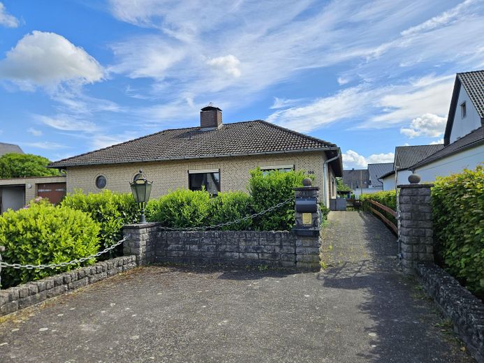 Eingang zum Haus & Stellplatz