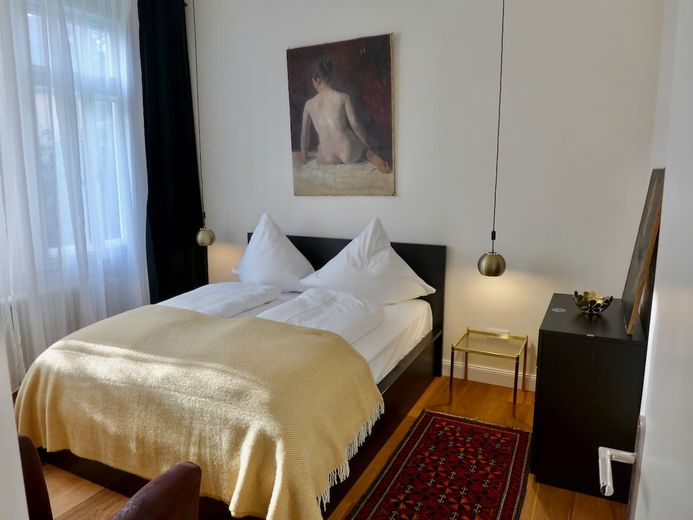 Sanierte bezugsfertige Villa mit Weitblick für Eigennutzung und/oder Kapitalanlage – Zimmer im EG