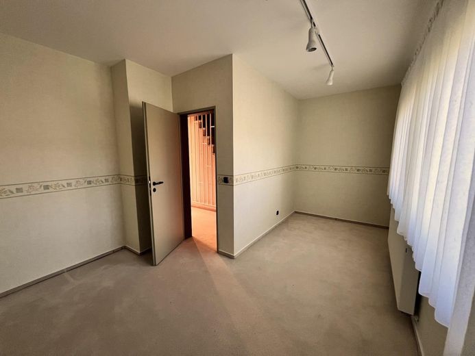 Kendine ait arsa üzerinde 4 odalı sıra ev – kl. Zimmer OG