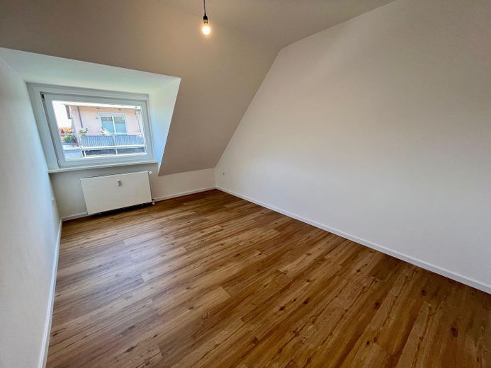 Provisionsfrei: 4-Zimmer-Dachgeschosswohnung mit Südbalkon & Garagenstellplatz in Schwachhausen – Kinderzimmer