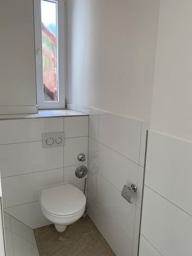 separates WC