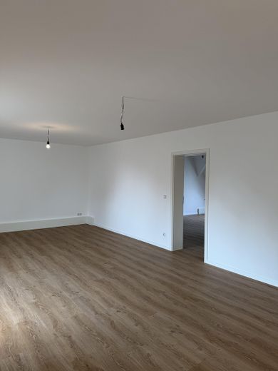 Wohnen im Denkmal: frisch sanierte 143-m²-Dachgeschosswohnung mit Haus-im-Haus-Charakter – Foto 8